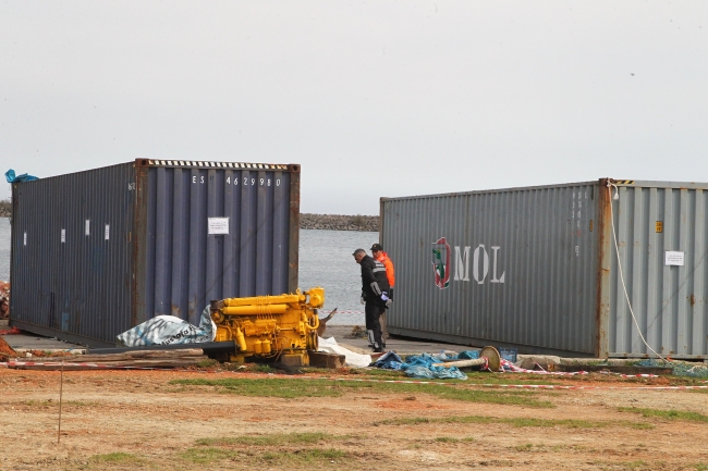 Denizde bulunan konteynerlerden tonlarca sigara çıktı